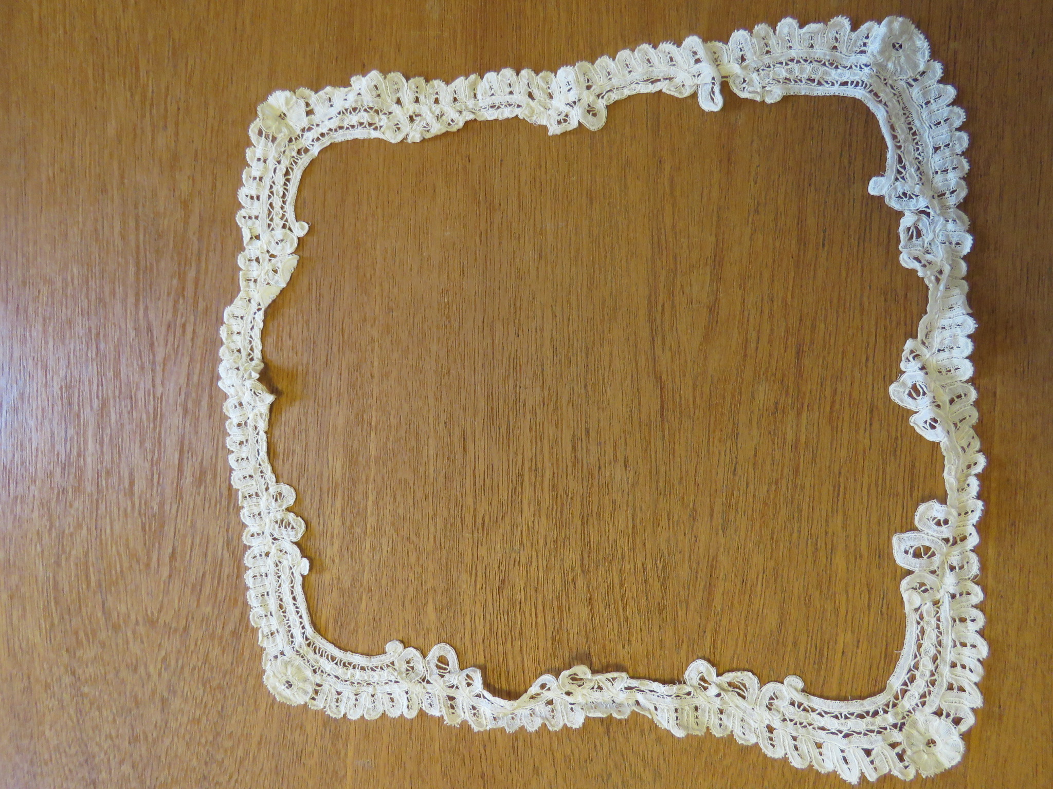  Antique Handmade Lace Edging from a Handkerchief 11 1/2" square (LAC-114)